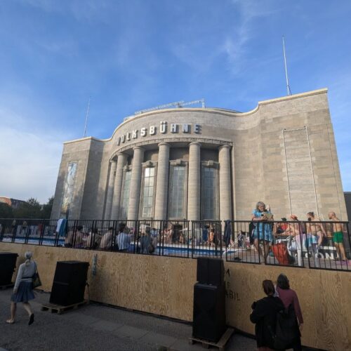 Sonnenbad, Stadtbad, Volksbad: Ein letzter Tag am Rosa-Luxemburg-Platz