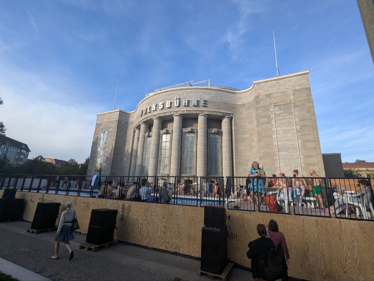 Sonnenbad, Stadtbad, Volksbad: Ein letzter Tag am Rosa-Luxemburg-Platz